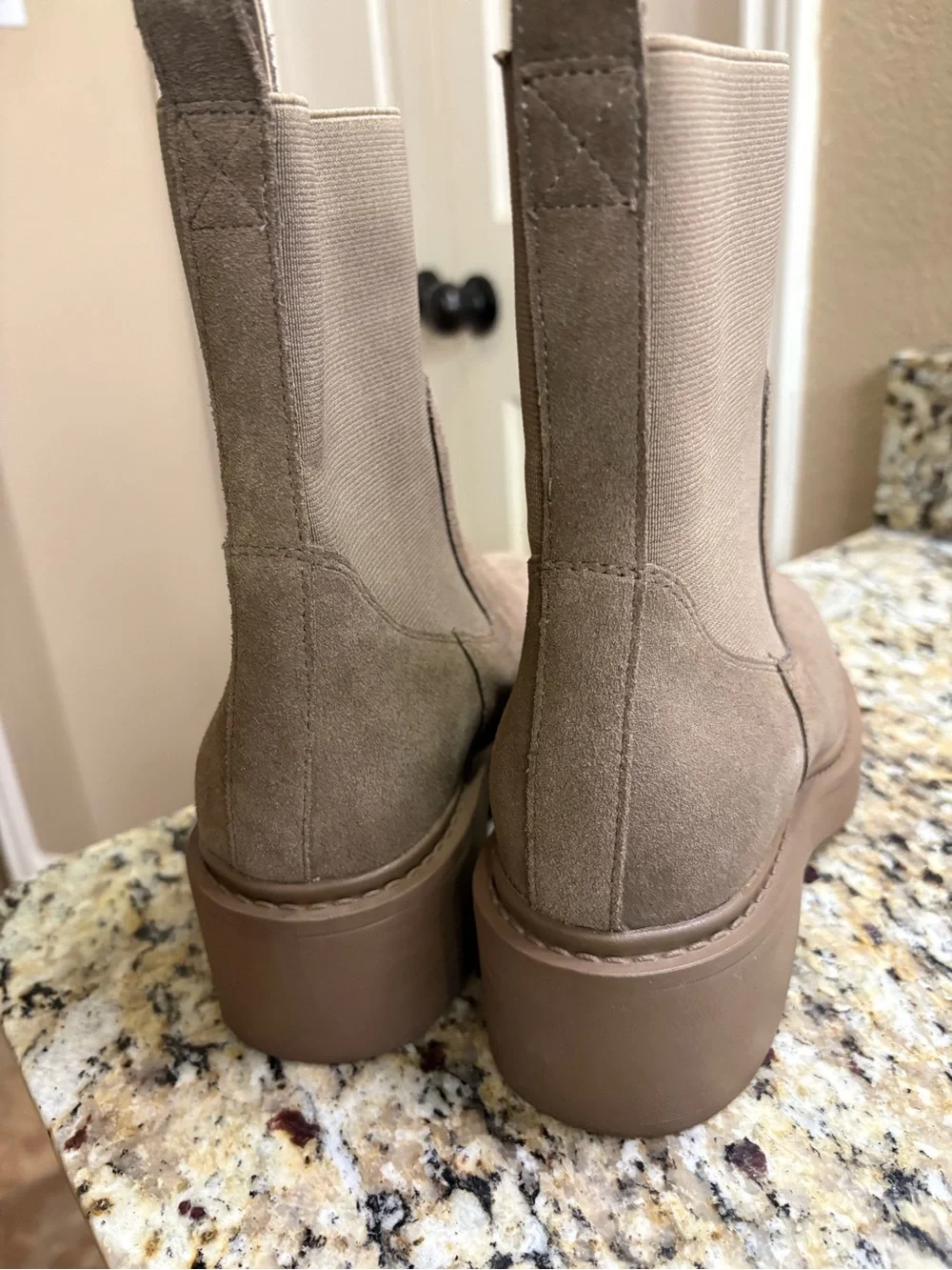 Blondo Frankie Waterproof Chelsea Boot Size 8 in Taupe Suede- New Without Box